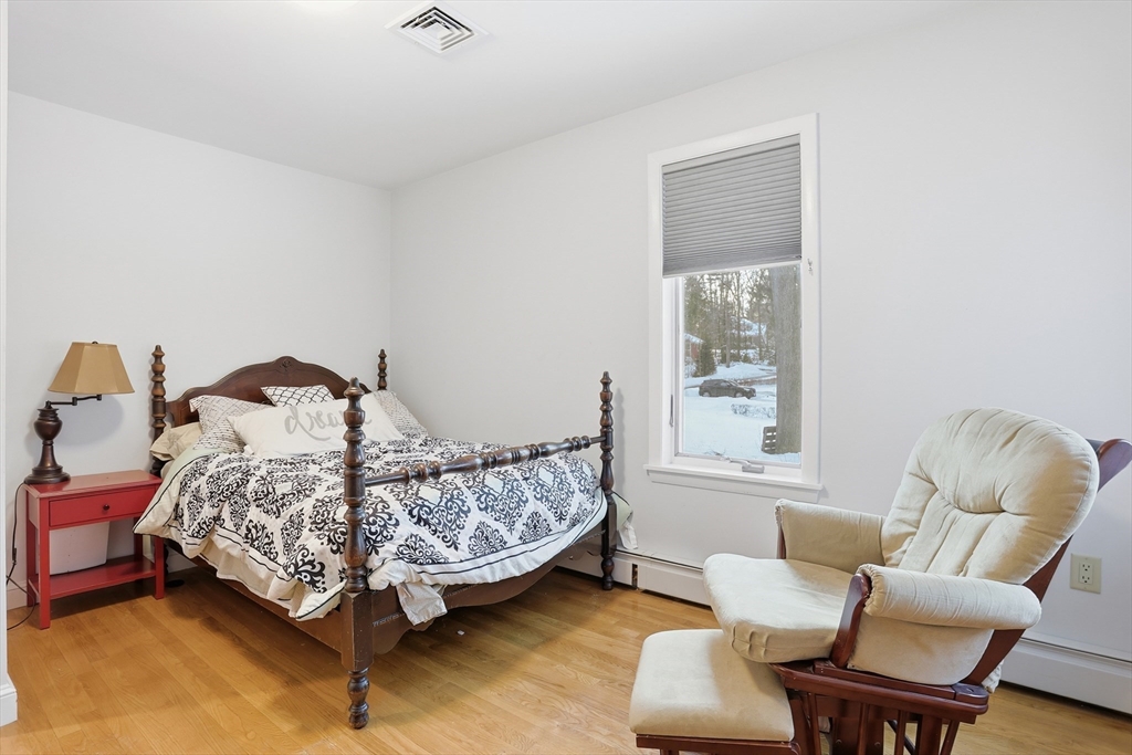 28 Hume Road Bedford, MA 01730 - Photo 15 of 42