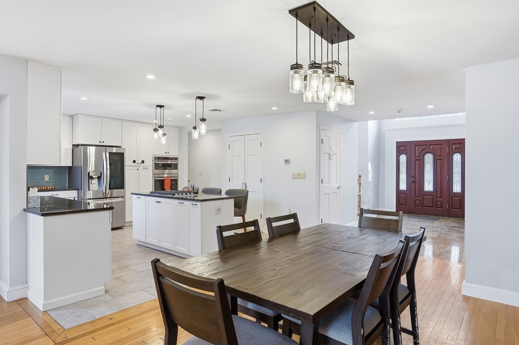 28 Hume Road Bedford, MA 01730 - Photo 7 of 42