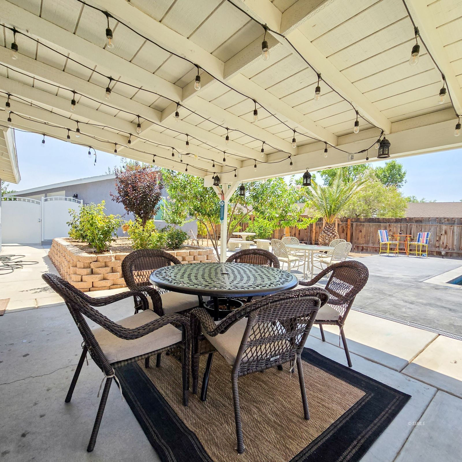 316 South Lilac Street Ridgecrest, CA 93555 - Photo 37 of 45 a outdoor dining space with furniture and outdoor view