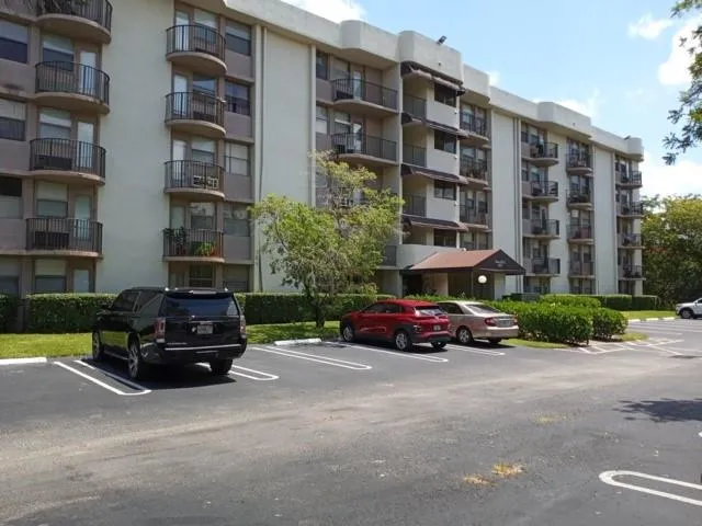 $1,375 | 2771 Riverside Drive, Unit 414A, Coral Springs, FL 33065