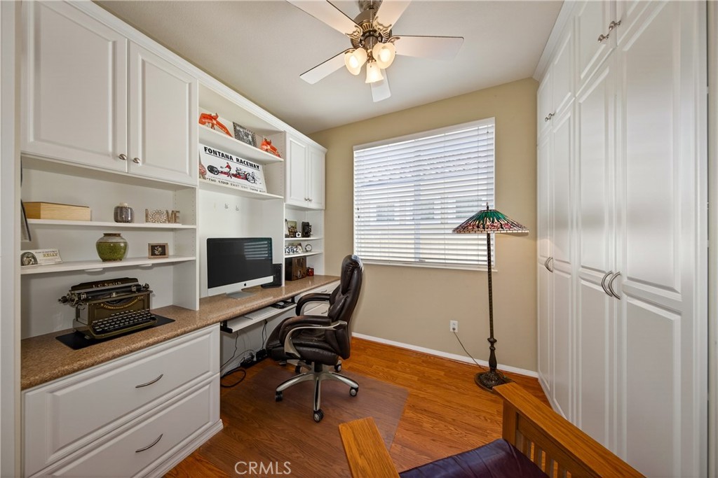 1760 Scottsdale Road Beaumont, CA 92223 - Photo 14 of 37 OFFICE WITH BUILT IN CABINETRY AND COMPUTER DESK.