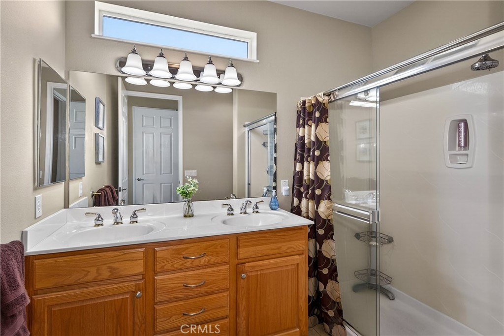 1760 Scottsdale Road Beaumont, CA 92223 - Photo 16 of 37 PRIMARY BATHROOM