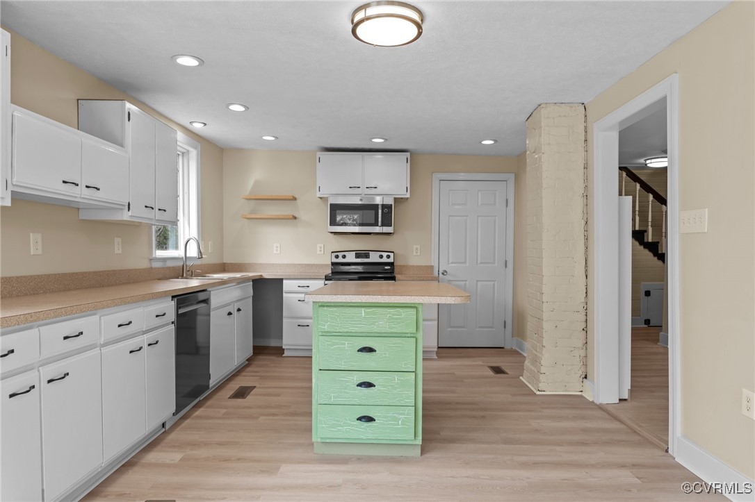 1413 First Rock Road Prospect, VA 23960 - Photo 8 of 50 Kitchen has Island with breakfast bar.