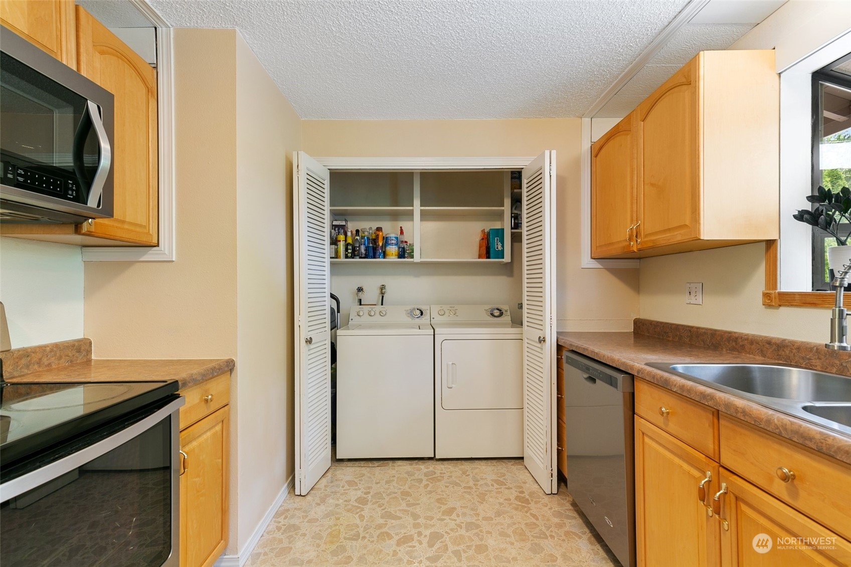 5409 Seahurst Avenue Everett, WA 98203 - Photo 11 of 26 a kitchen with a sink stove and microwave