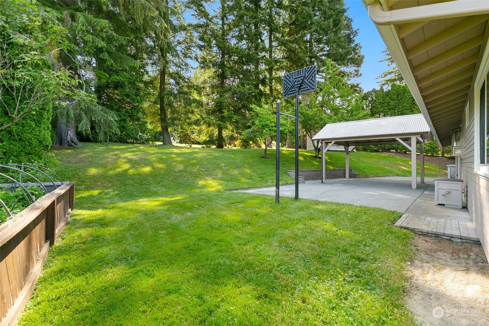 5409 Seahurst Avenue Everett, WA 98203 - Photo 22 of 26 a view of a park with a bench
