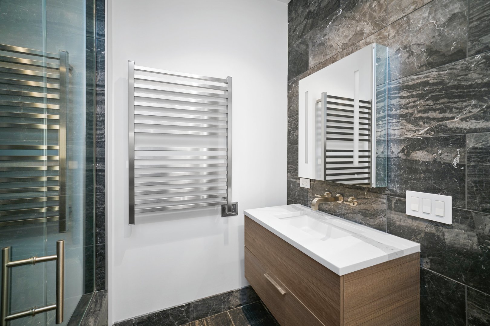 900 West Washington Boulevard, Unit 504 Chicago, IL 60607 - Photo 20 of 28 a bathroom with a sink and a mirror