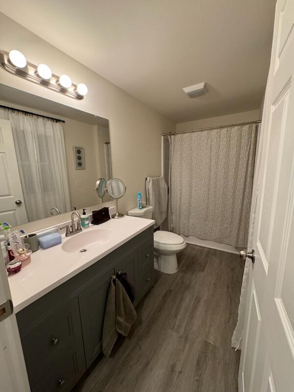 1602 North 8th Street Sheboygan, WI 53081 - Photo 6 of 12 Bathroom