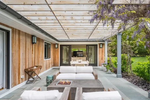 $2,695,000 | 3 Conrad Road, Shelter Island, NY 11964