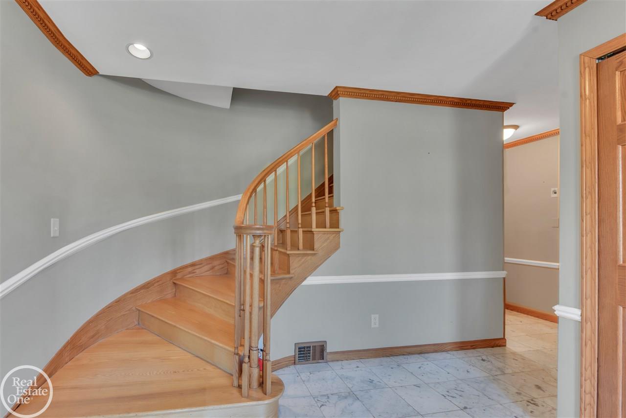 747 Ballantyne Road Grosse Pointe Shores, MI 48236 - Photo 4 of 46