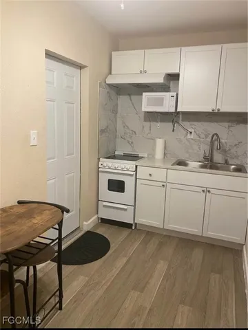 $1,300 | 5230 32nd Avenue Southwest, Naples, FL 34116