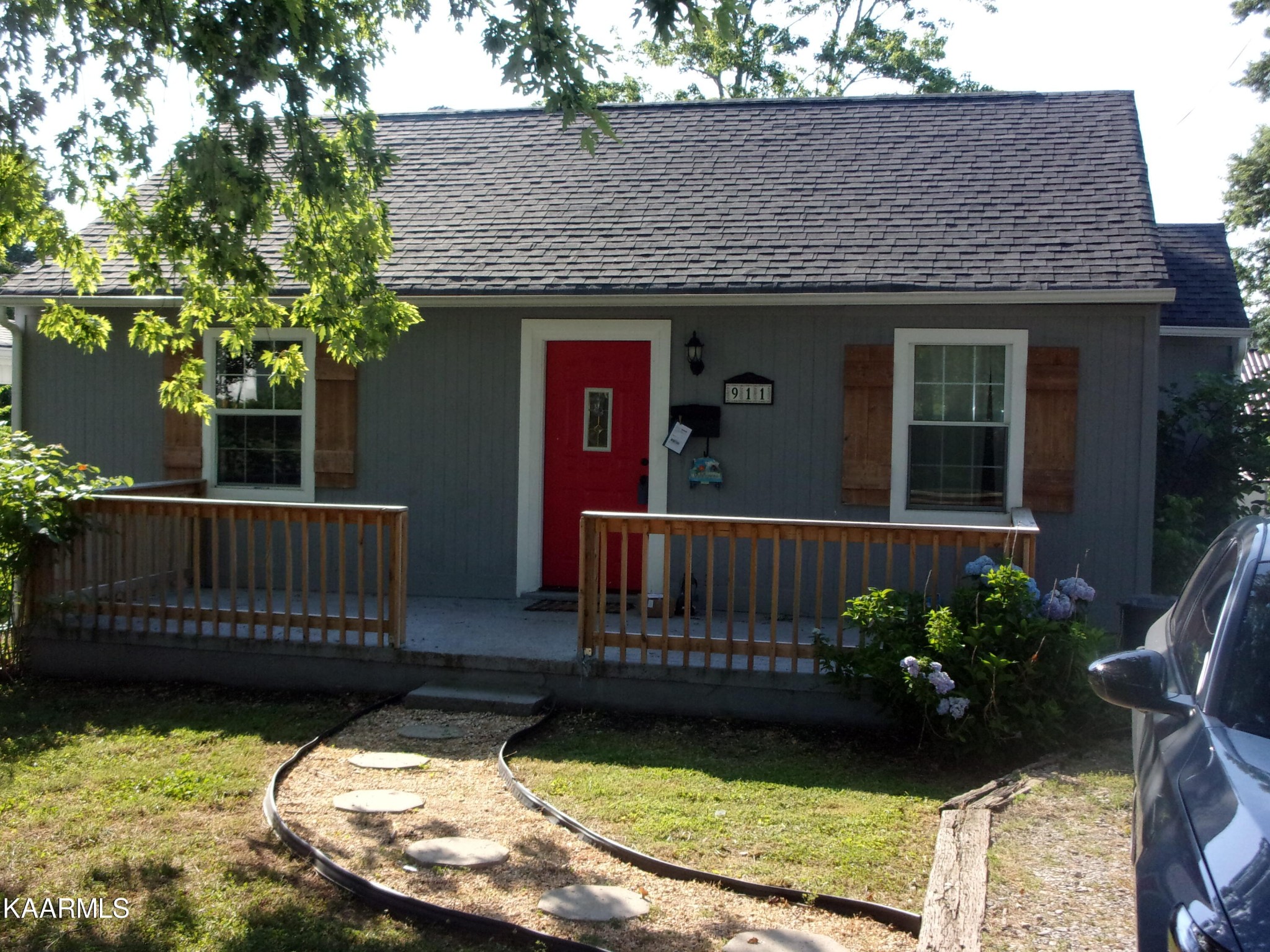 911 Rosedale Avenue Loudon, TN 37774 - Photo 2 of 14 Gallery Image 2