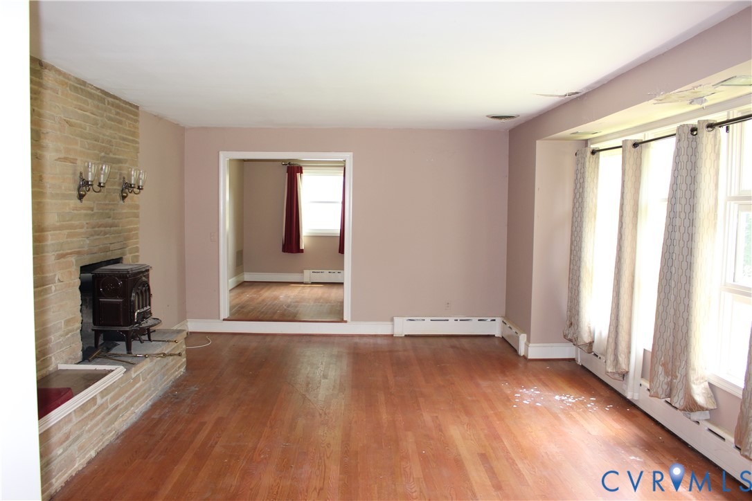 1645 Wilton Road Petersburg, VA 23805 - Photo 3 of 12 Hardwood-style flooring throughout, stone-clad fir
