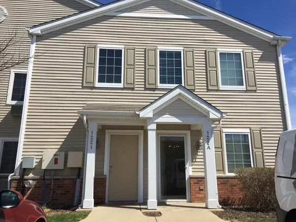 $2,100 | 122 Bertram Drive, Unit A, Yorkville, IL 60560