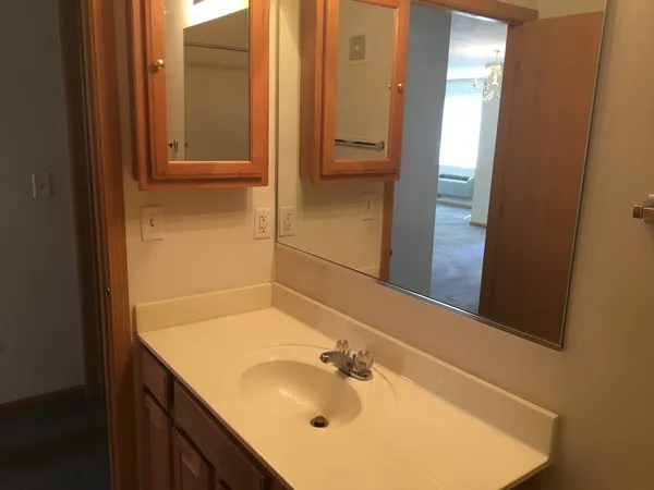 $2,100 | 122 Bertram Drive, Unit A, Yorkville, IL 60560