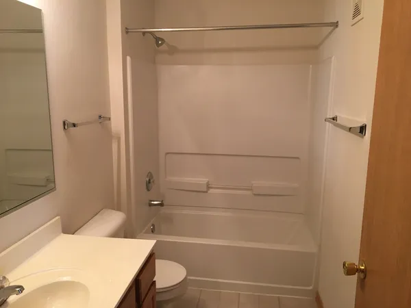 $2,100 | 122 Bertram Drive, Unit A, Yorkville, IL 60560