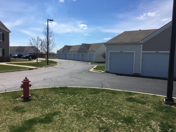 $2,100 | 122 Bertram Drive, Unit A, Yorkville, IL 60560