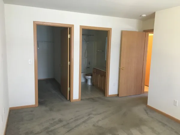 $2,100 | 122 Bertram Drive, Unit A, Yorkville, IL 60560