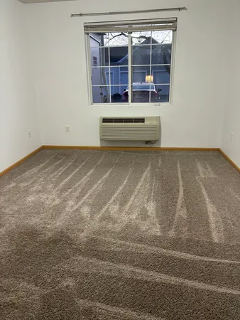 $2,100 | 122 Bertram Drive, Unit A, Yorkville, IL 60560