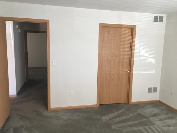 $2,100 | 122 Bertram Drive, Unit A, Yorkville, IL 60560