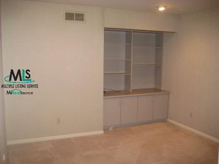 1222 Valley Circle Rochester, MI 48309 - Photo 7 of 12 492033-6.JPG