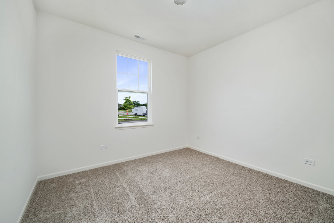 929 Darwin Street North Aurora, IL 60542 - Photo 12 of 42 an empty room with windows