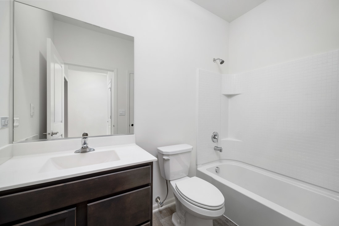 929 Darwin Street North Aurora, IL 60542 - Photo 13 of 42 a bathroom with a sink a toilet and a bathtub