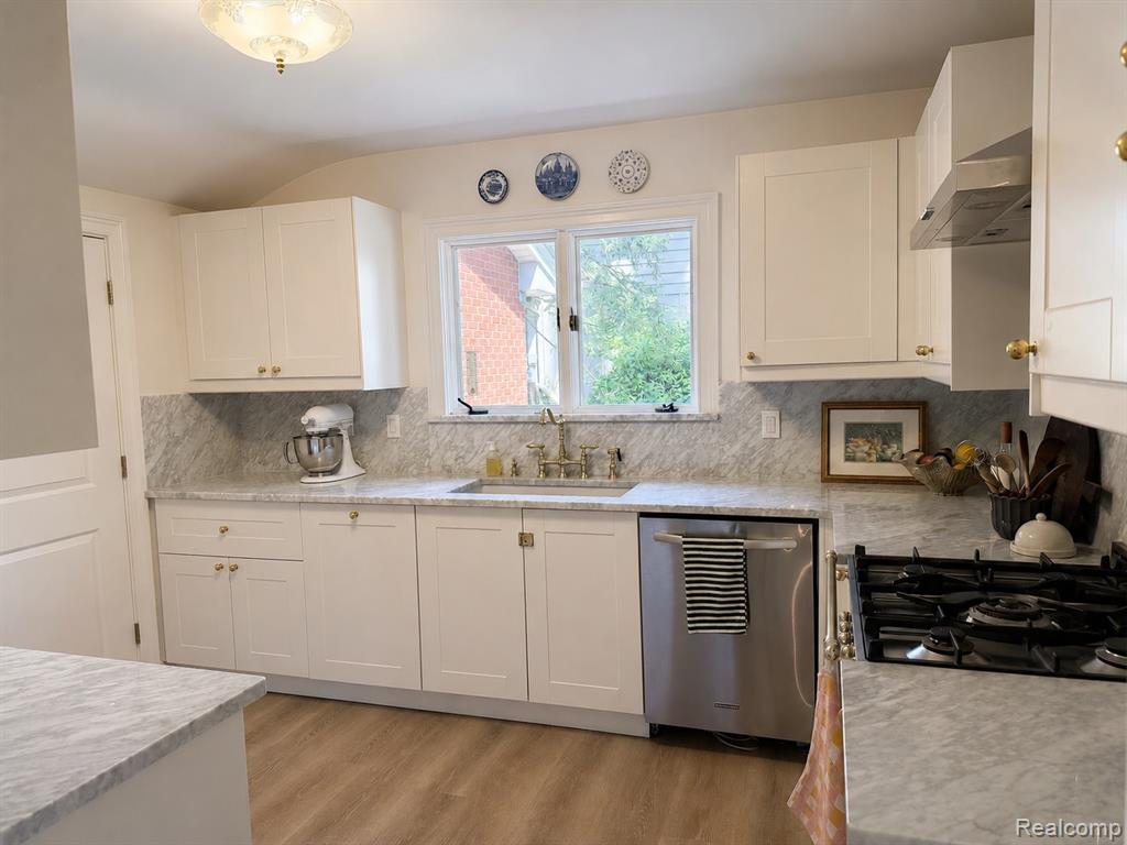 19510 Clement Road Northville, MI 48167 - Photo 13 of 33