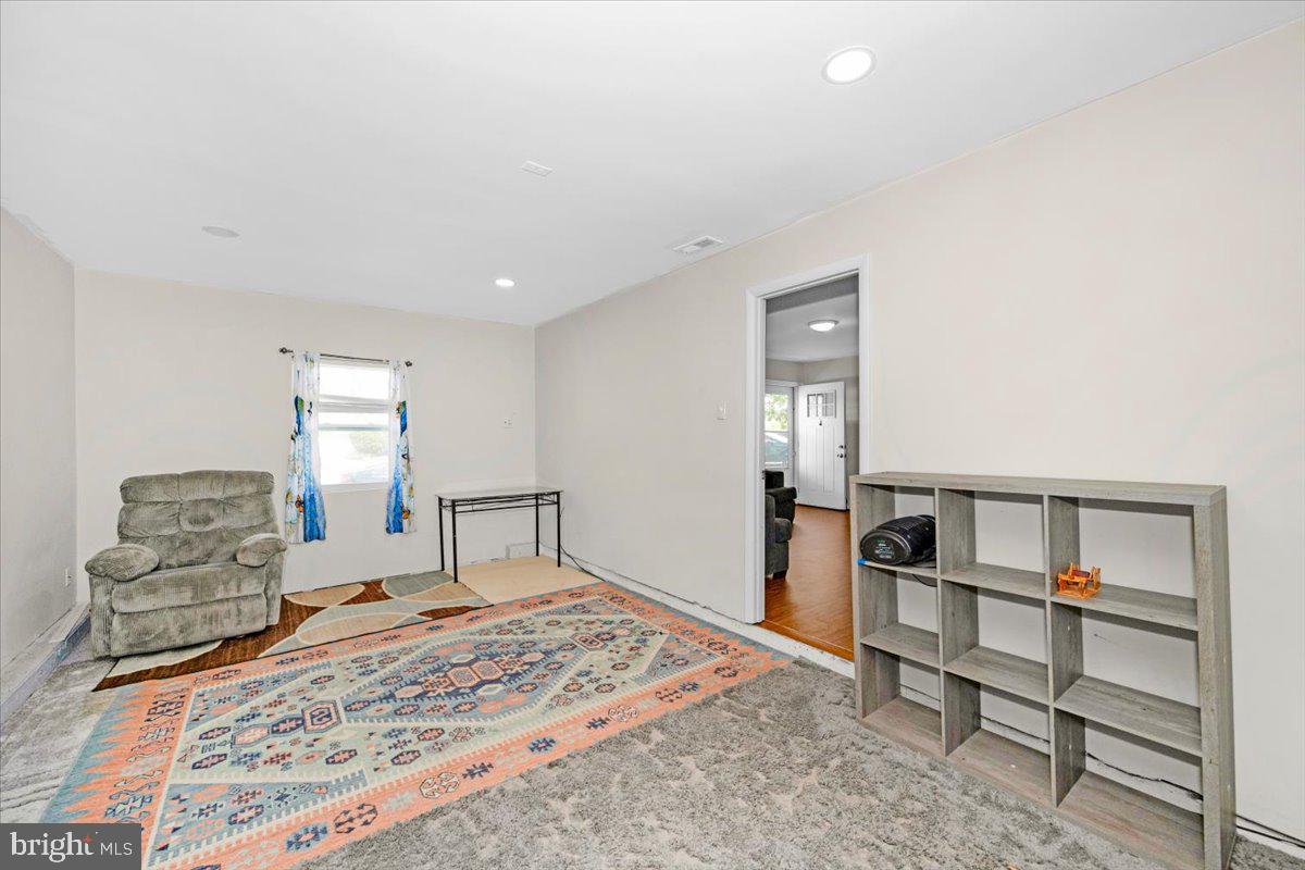 302 Manor Court Frederick, MD 21701 - Photo 15 of 33 Spacious room with inviting charm.