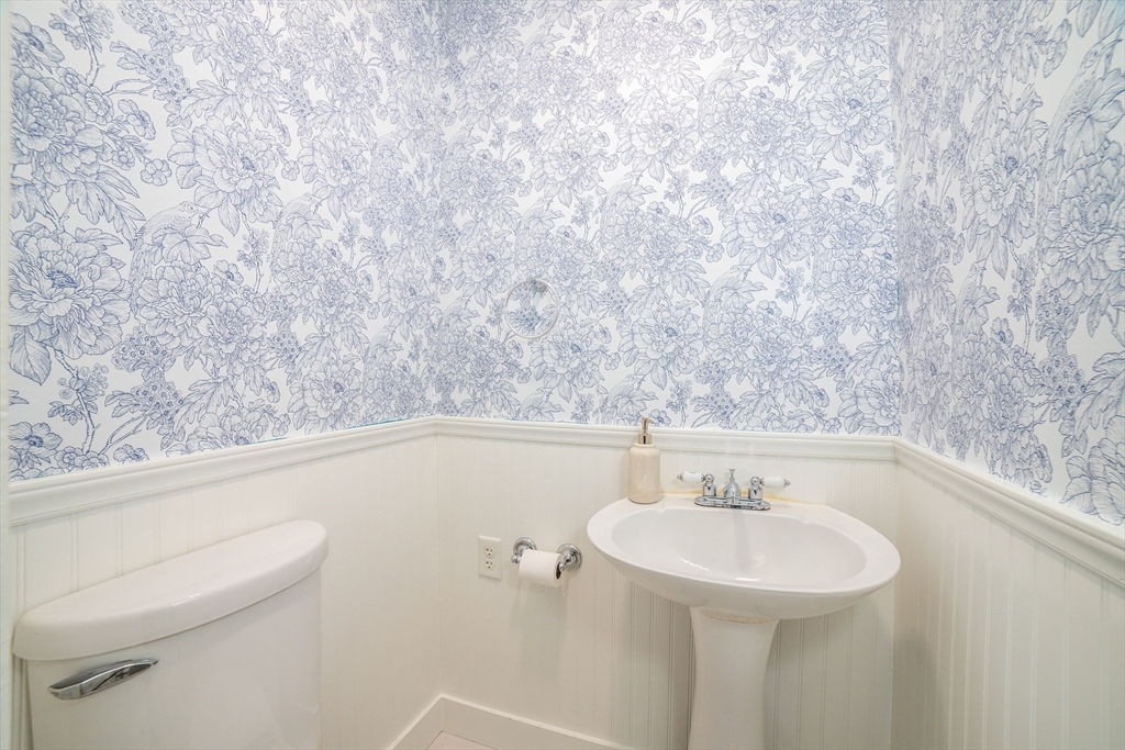 110 Beverly Road Worcester, MA 01605 - Photo 10 of 26