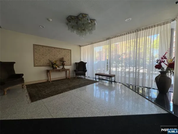 $2,500 | 2352 Linwood Avenue, Unit 5H, Fort Lee, NJ 07024