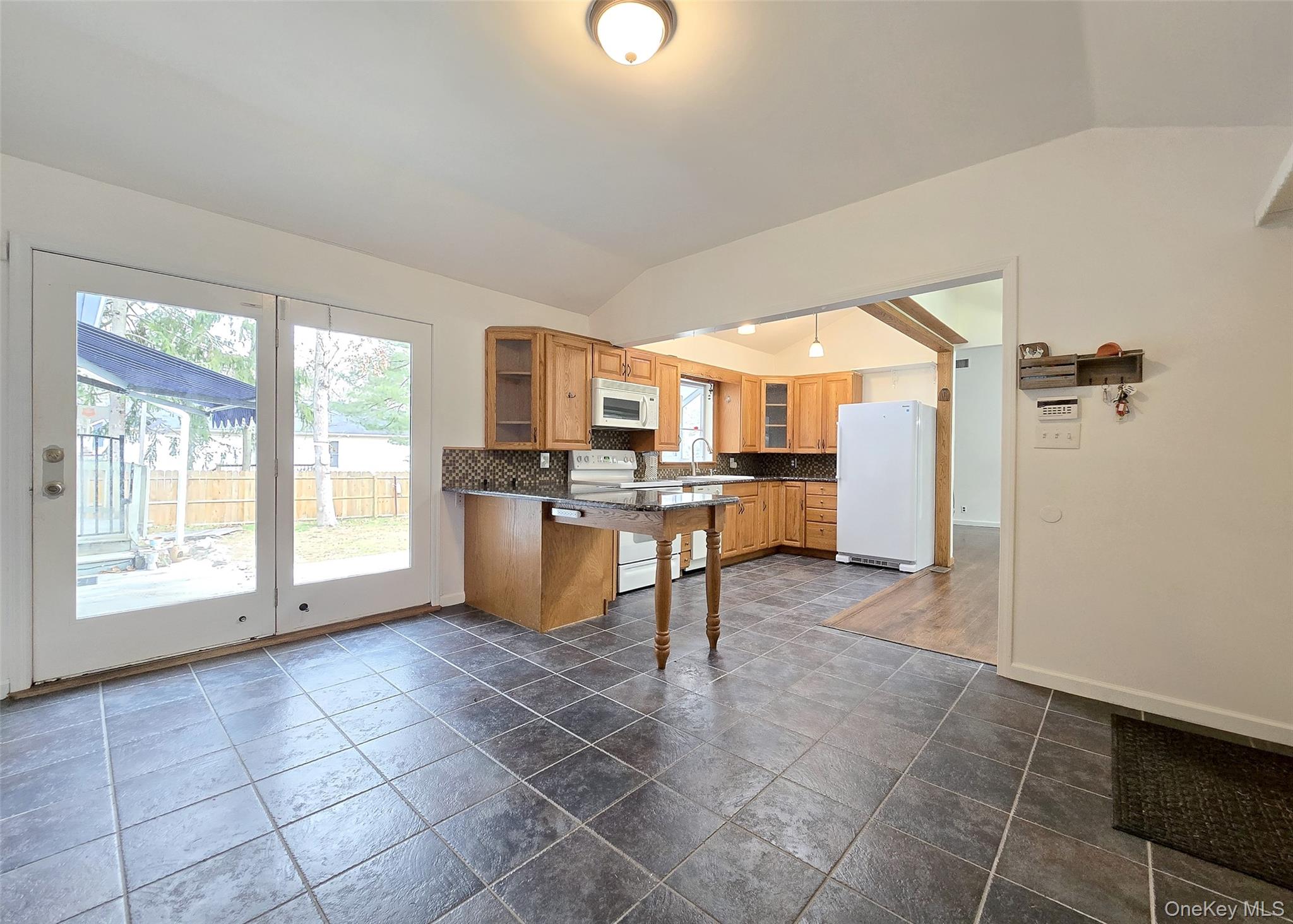 27 Forest Trail Ridge, NY 11961 - Photo 4 of 29 Spacious & Open Eat In Kitchen.