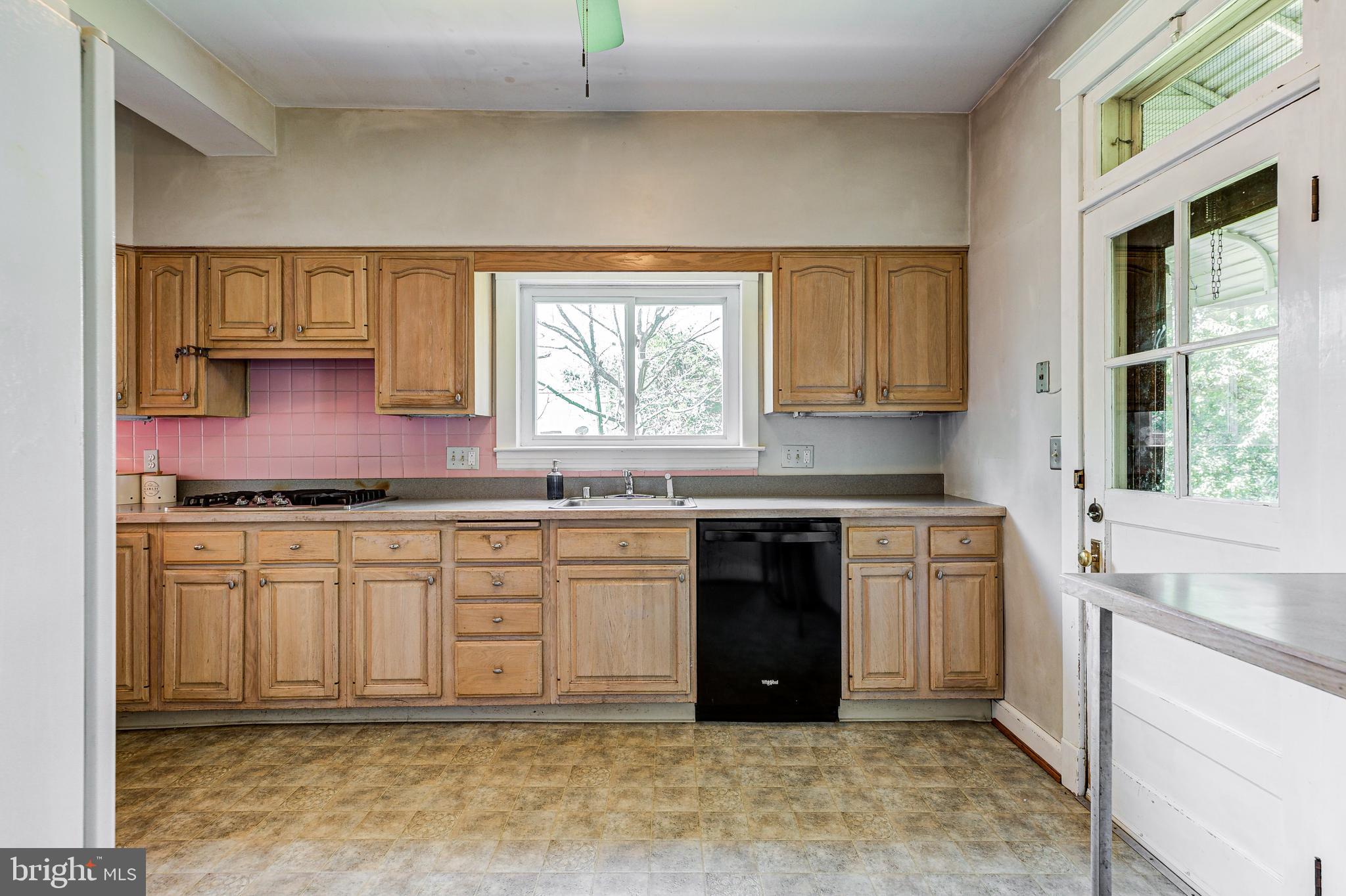648 Orpington Road Baltimore, MD 21229 - Photo 17 of 46