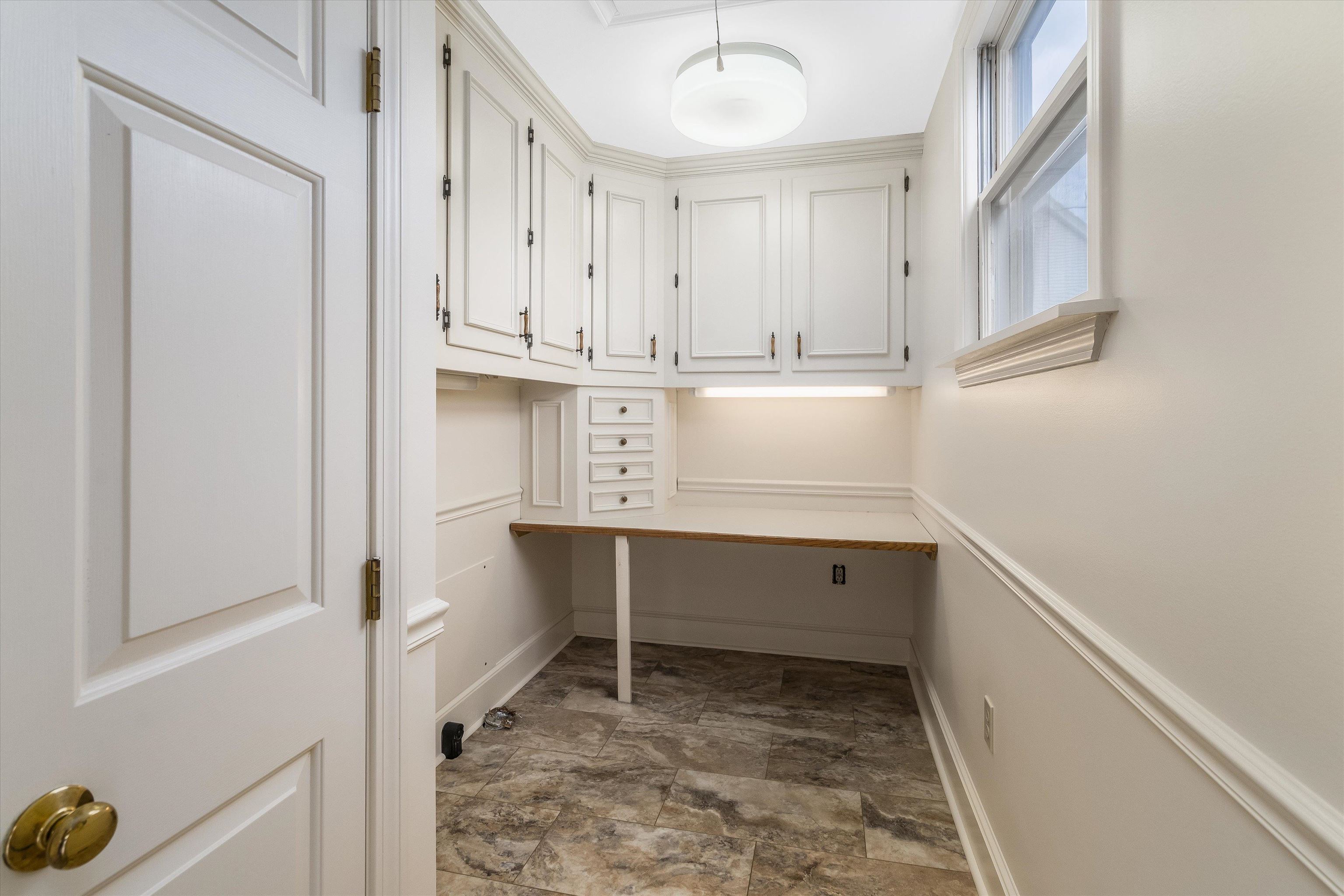 87 Lenox Avenue Manchester, NH 03103 - Photo 8 of 28
