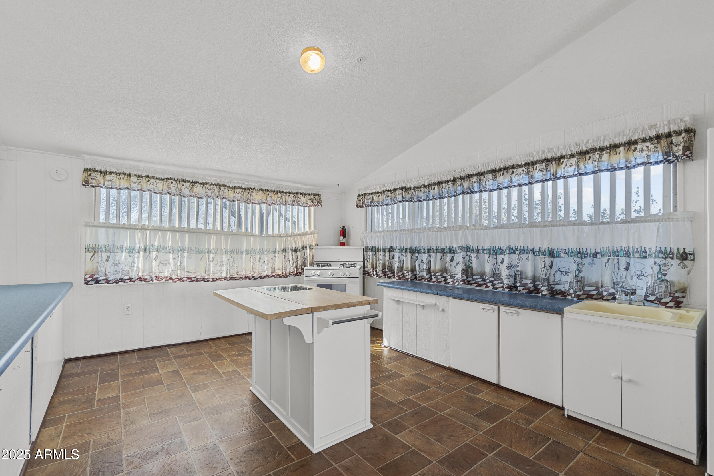 25346 West Patton Road Wittmann, AZ 85361 - Photo 14 of 22