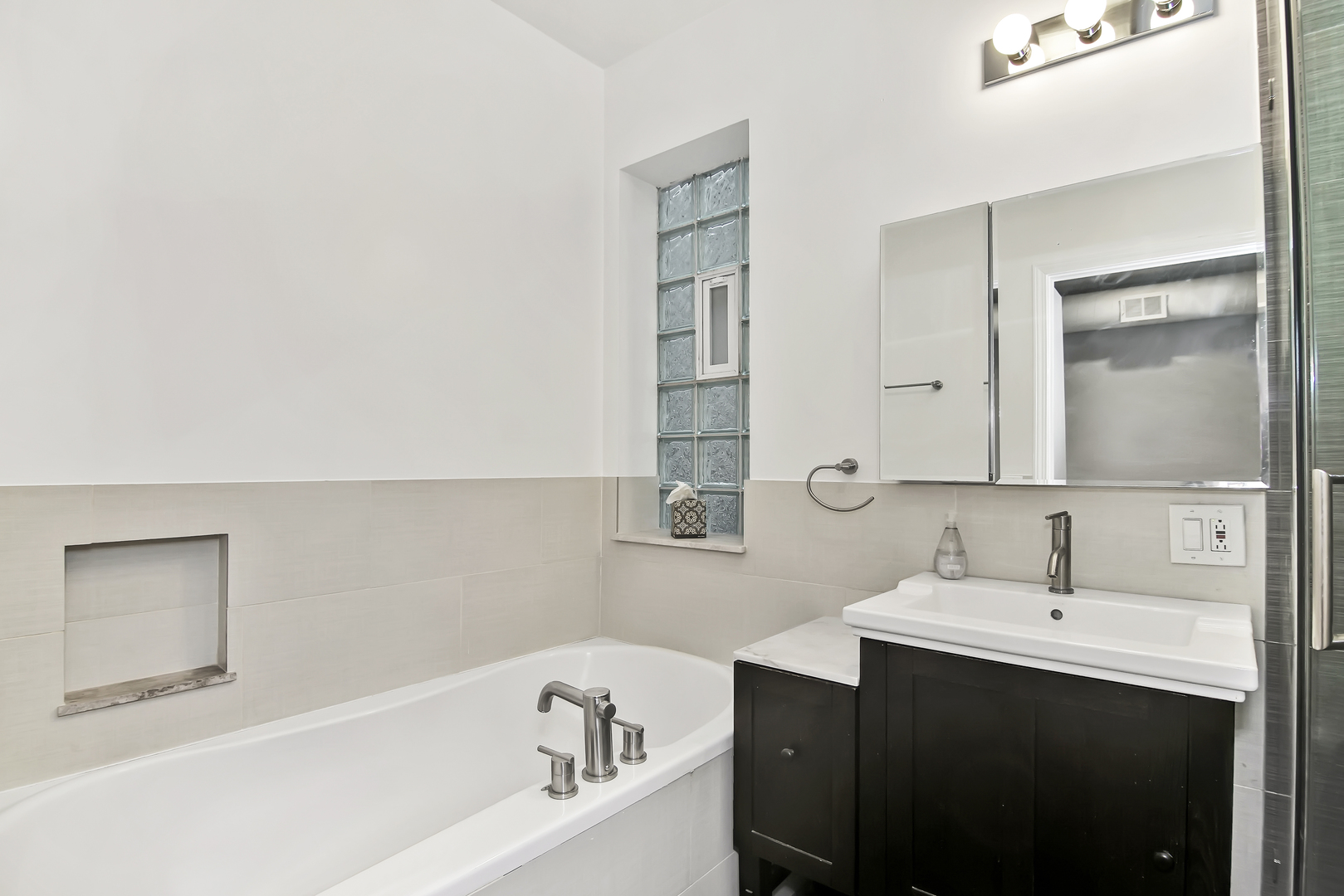 1215 North Honore Street, Unit 3 Chicago, IL 60622 - Photo 20 of 28