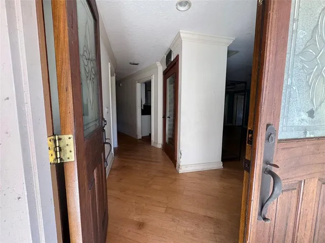 a view of entryway with livingroom