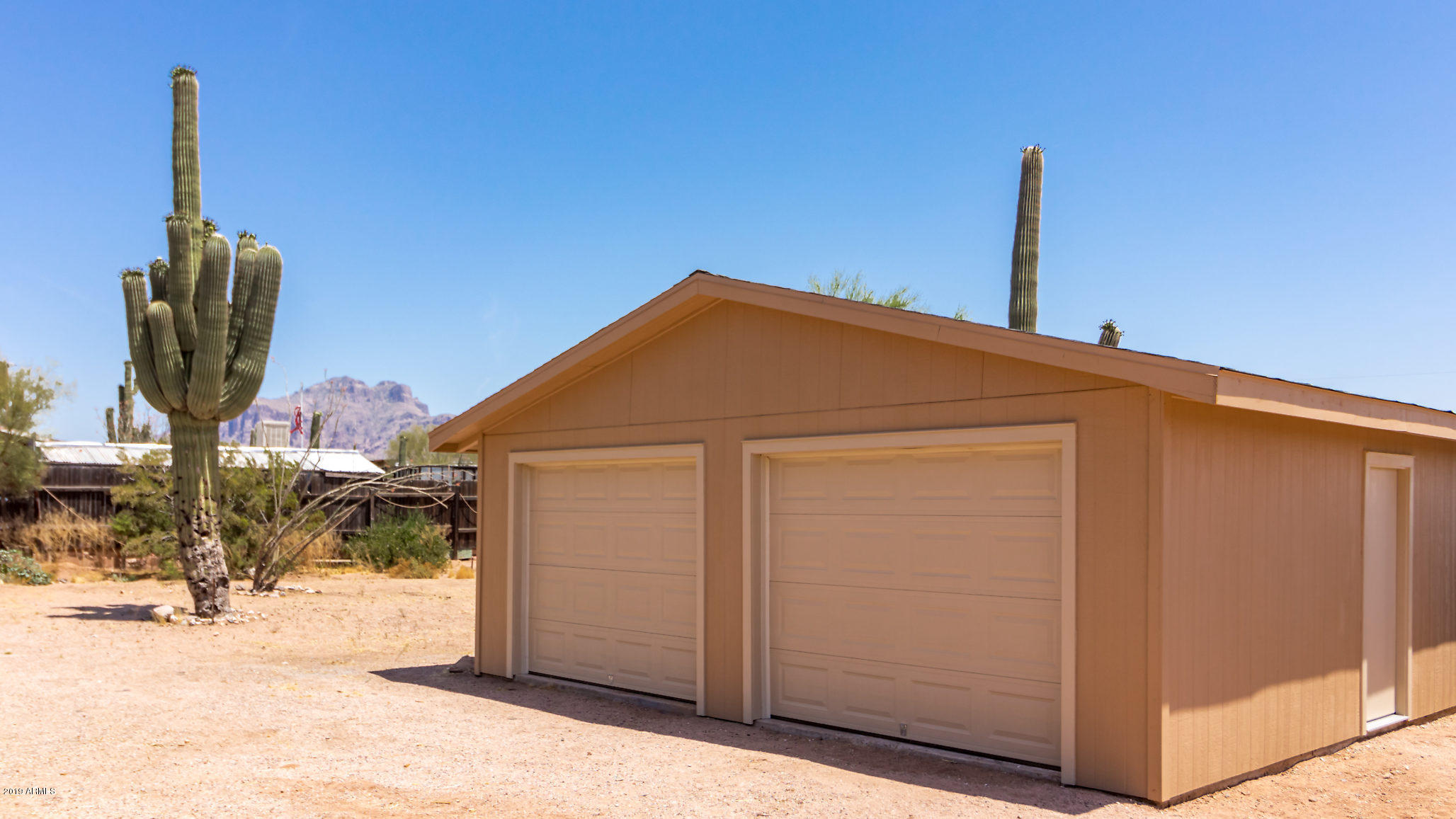 5331 North Wolverine Pass Road Apache Junction, AZ 85119 - Photo 17 of 37 Garage