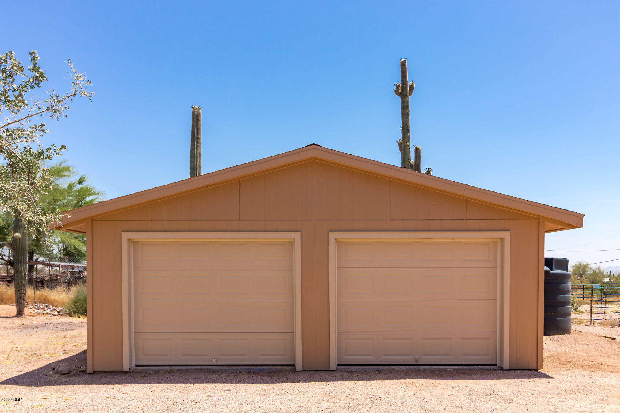 5331 North Wolverine Pass Road Apache Junction, AZ 85119 - Photo 18 of 37 Garage