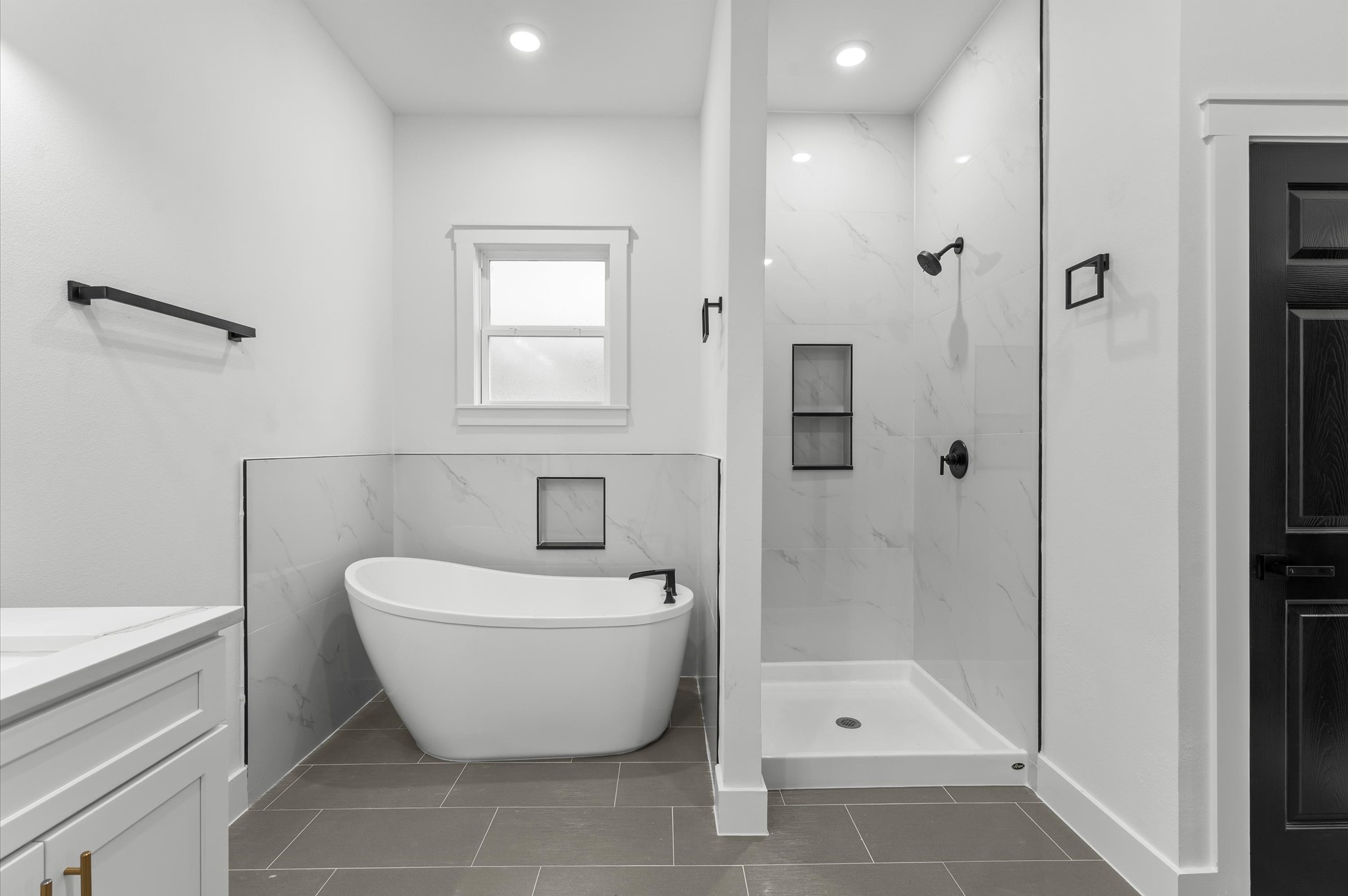 1133 Longleaf Pne Street Huffman, TX 77336 - Photo 18 of 25 Luxurious spa-style bathroom with dual vanities, free standing bathtub and shower.