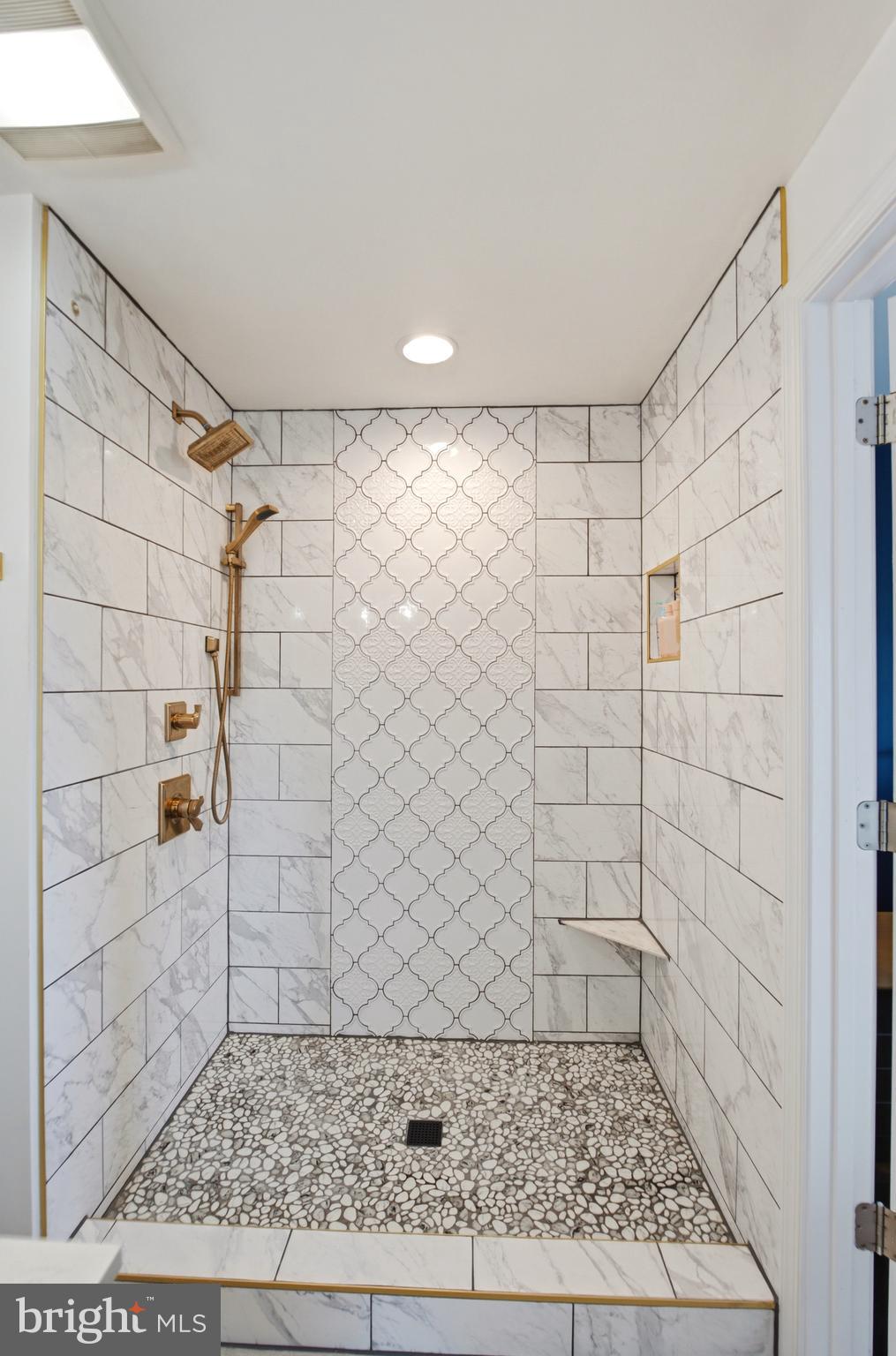 5752 Sunset View Lane Frederick, MD 21703 - Photo 14 of 18 Primary Bath