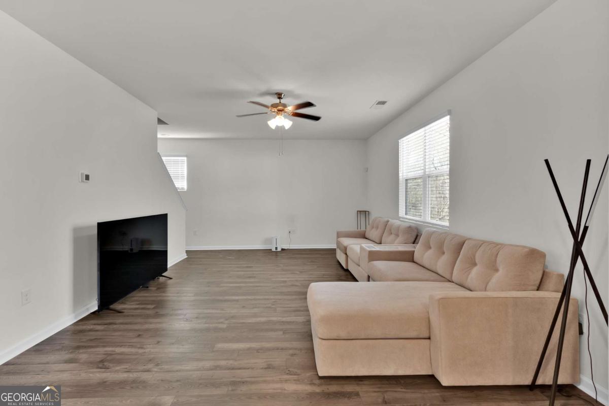 1054 Mackets Court Southeast Atlanta, GA 30354 - Photo 9 of 34