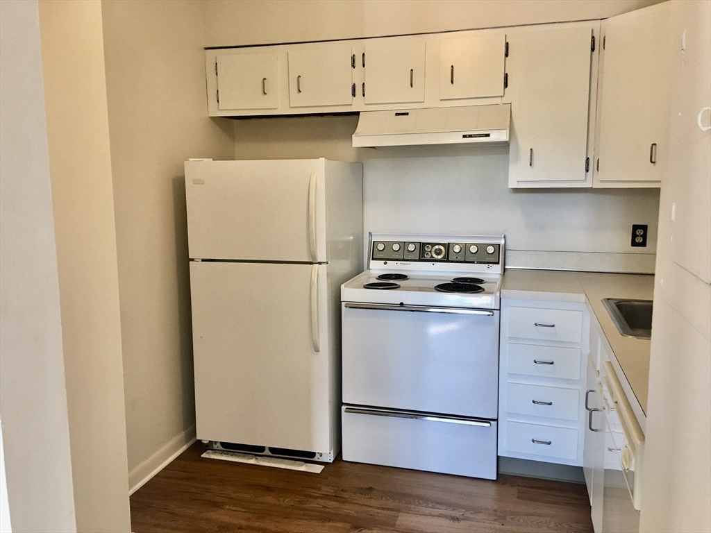 1006 Paradise Road, Unit 2A Swampscott, MA 01907 - Photo 16 of 33