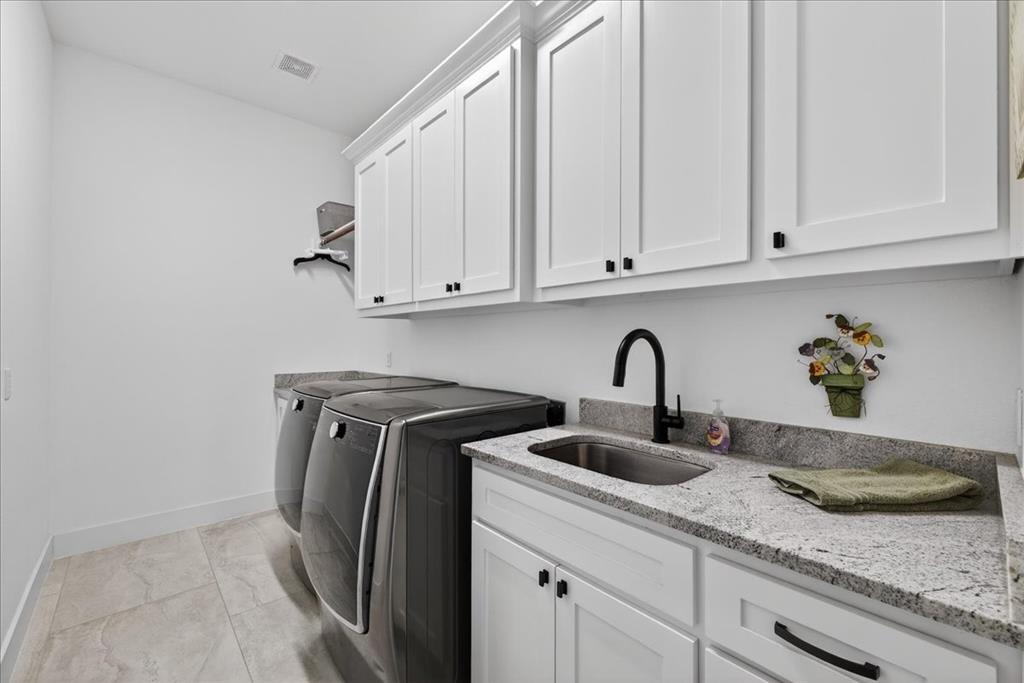 3017 Infinity Drive Weatherford, TX 76087 - Photo 33 of 40 Half bathroom