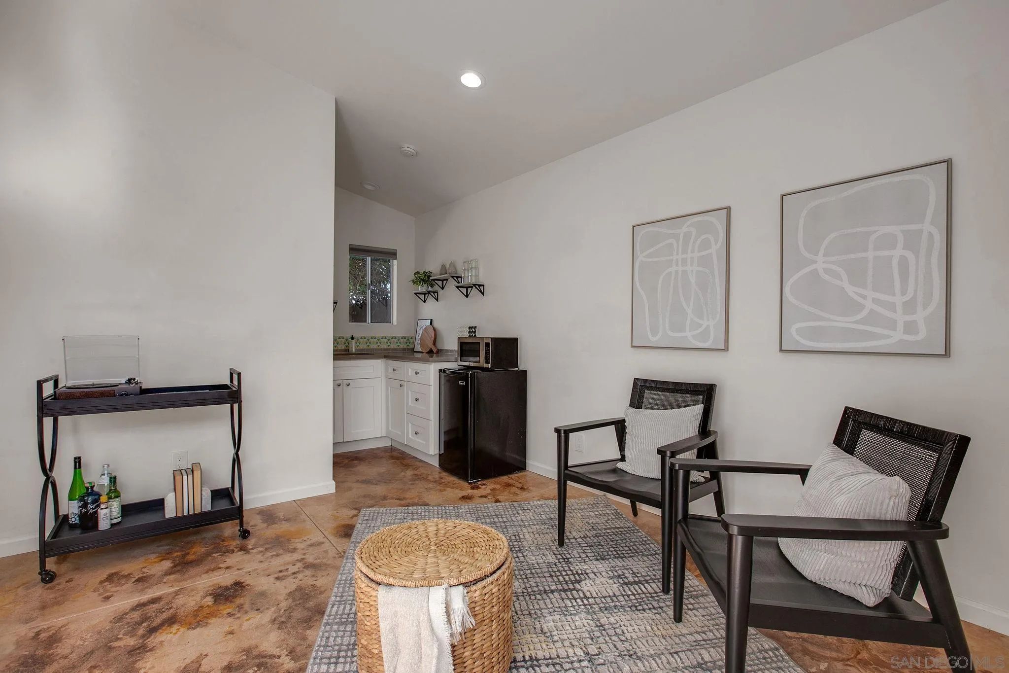 1625 Eolus Avenue Encinitas, CA 92024 - Photo 22 of 37 a living room with furniture