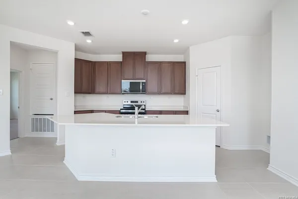 $2,000 | 1320 Atticus Avenue, New Braunfels, TX 78130