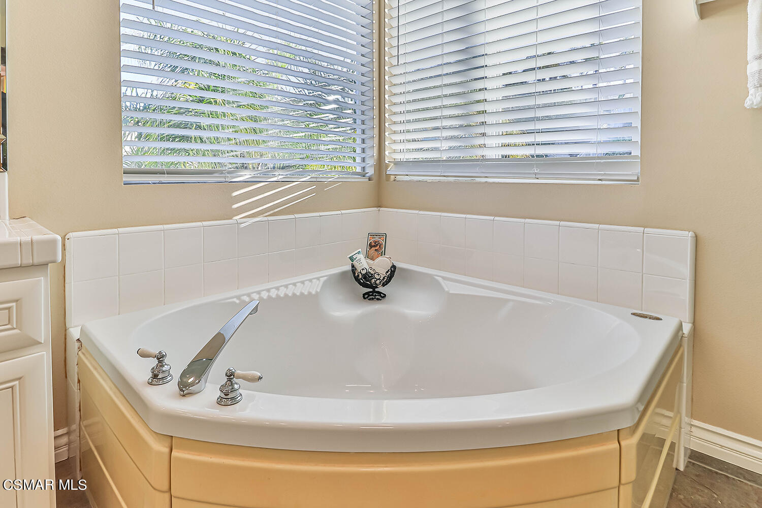58 Mollison Drive Simi Valley, CA 93065 - Photo 44 of 82 a bathroom with a bathtub