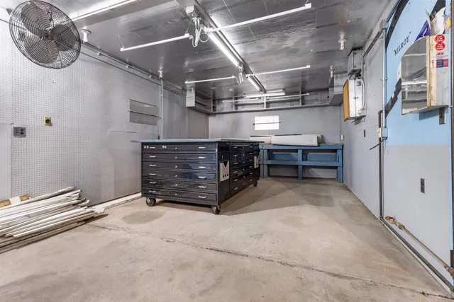 a view of livingroom with furniture