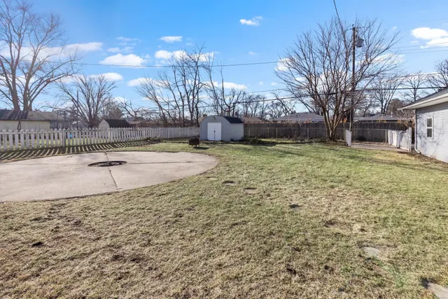 a view of a backyard space