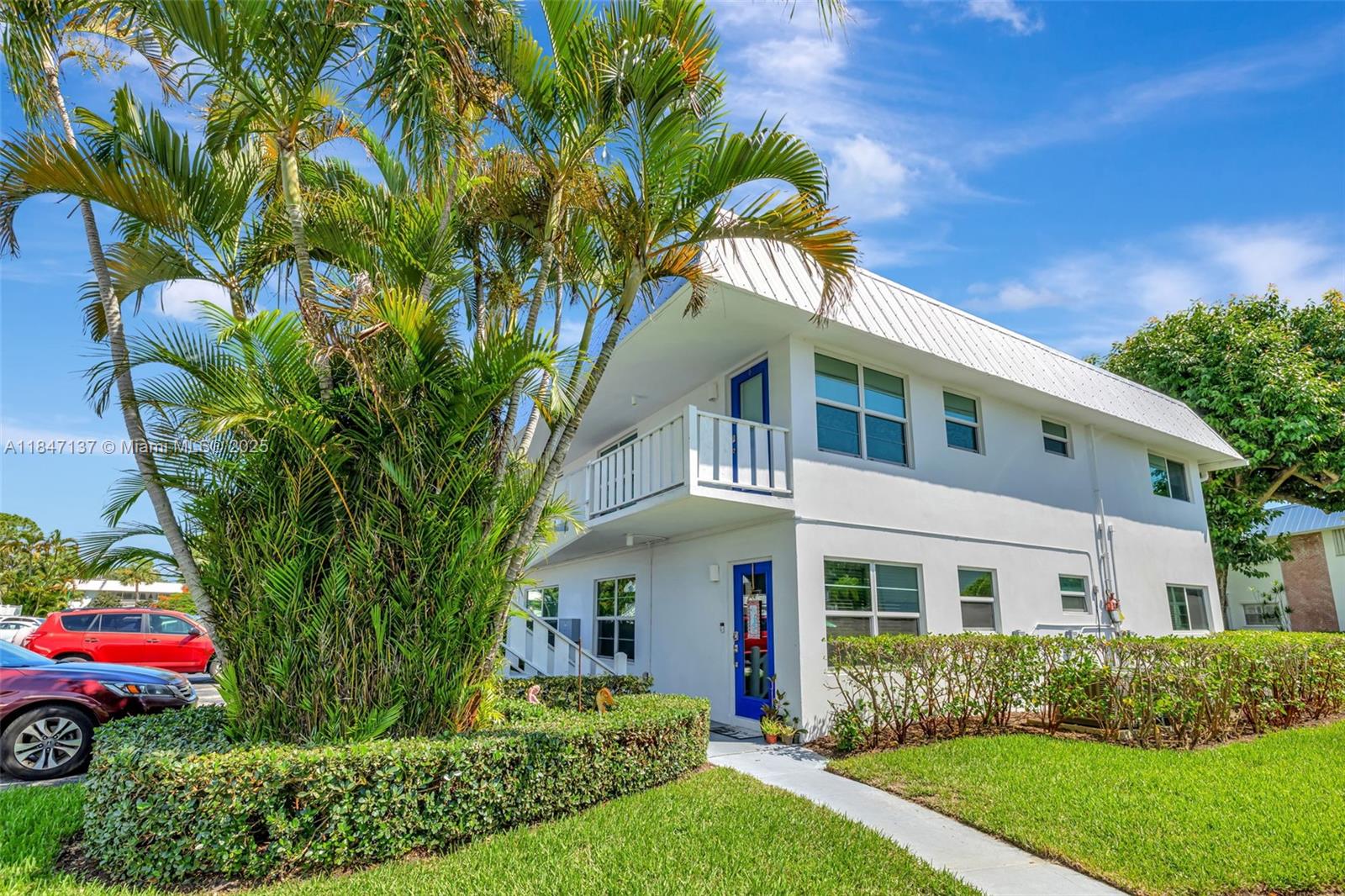 2929 Southeast Ocean Boulevard, Unit F6 Stuart, FL 34996 - Photo 26 of 42 a front view of house with yard and green space