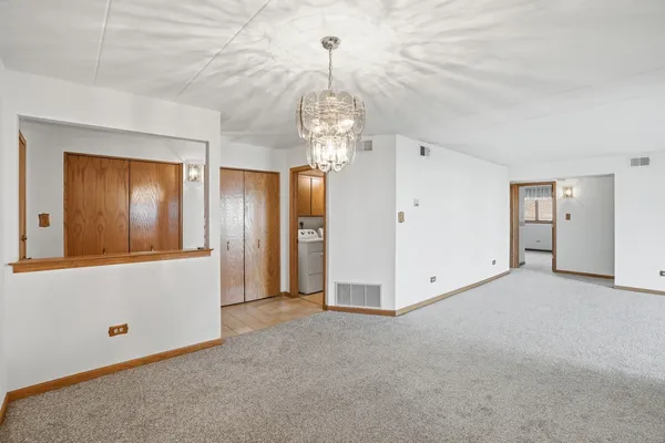 $219,900 | 11042 Theresa Circle, Unit 1C, Palos Hills, IL 60465